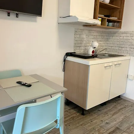 Min 4 & Apartment
